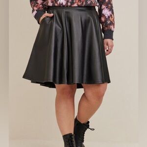 TORRID - Black Coated Studio Luxe Ponte Skater Mini Skirt - 0/LG